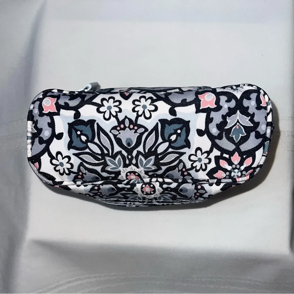 Vera Bradley Makeup Bag Lighten Up Makeup Bag‎ NWOT Lisbon Medalli…